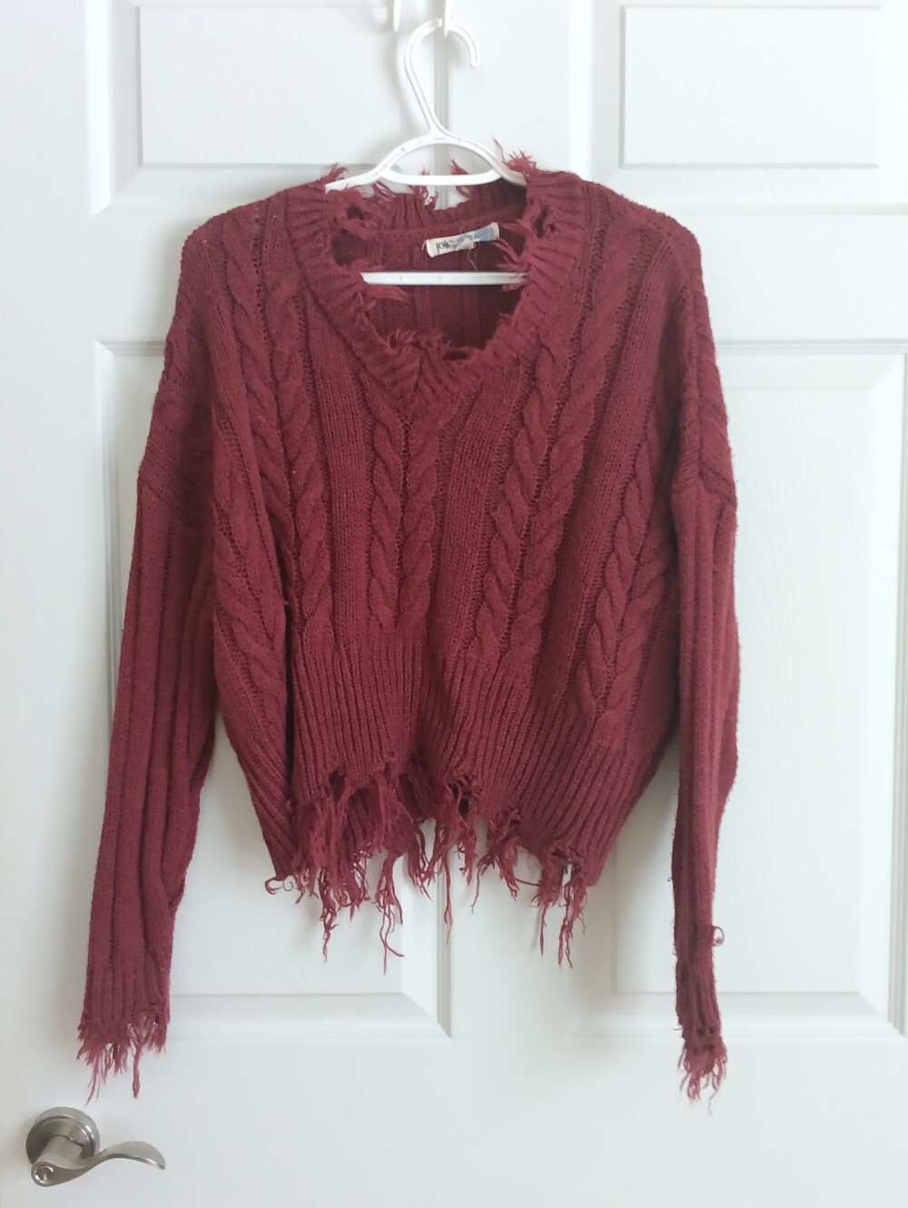 Jolt Burgundy Distressed Cable Knit V-Neck Sweater Size M